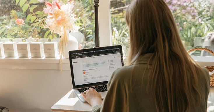 ellie-lowe-in-front-of-laptop-using-sendle-website-app-for-pick-up