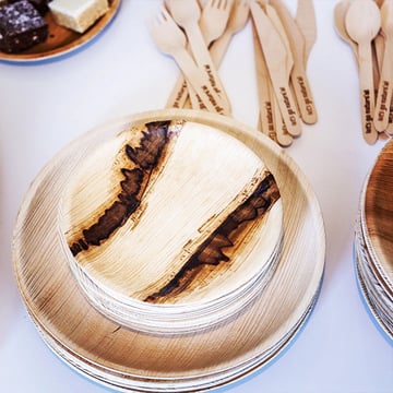 blog-shopping-for-your-small-business-lets-go-natureal-wooden-plates-and-utensils