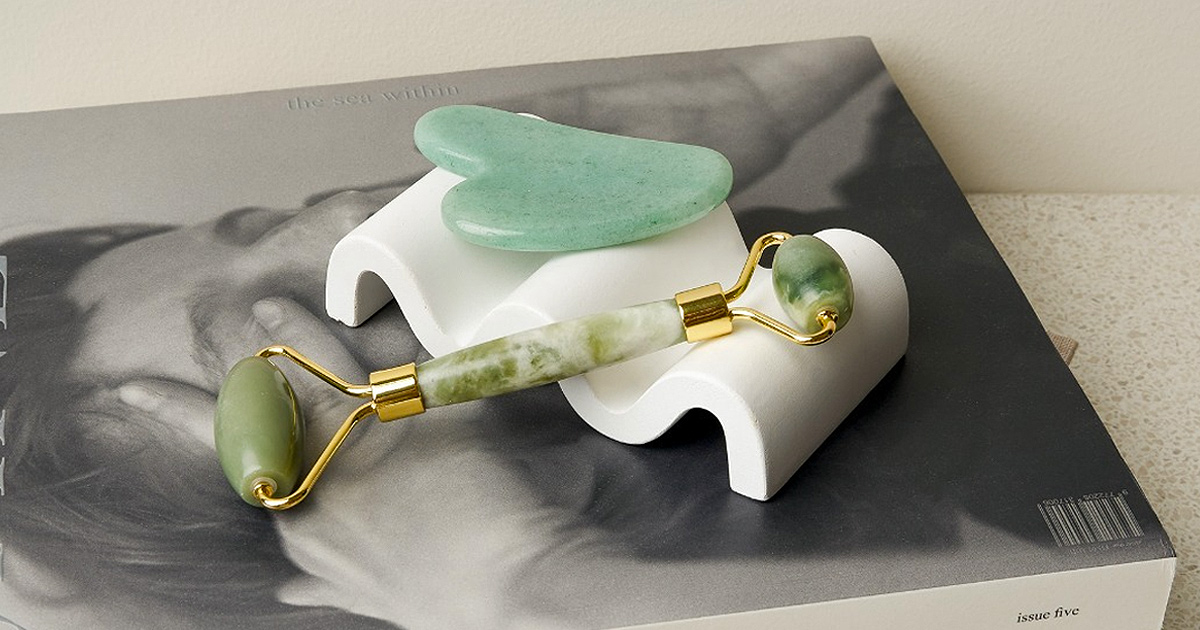 ZOVE-Beauty-Jade-Facial-Roller-GuaSha