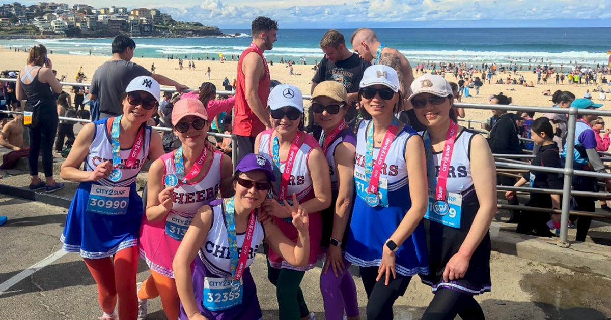 group of women costume bay participating in running event city2surf.jpg