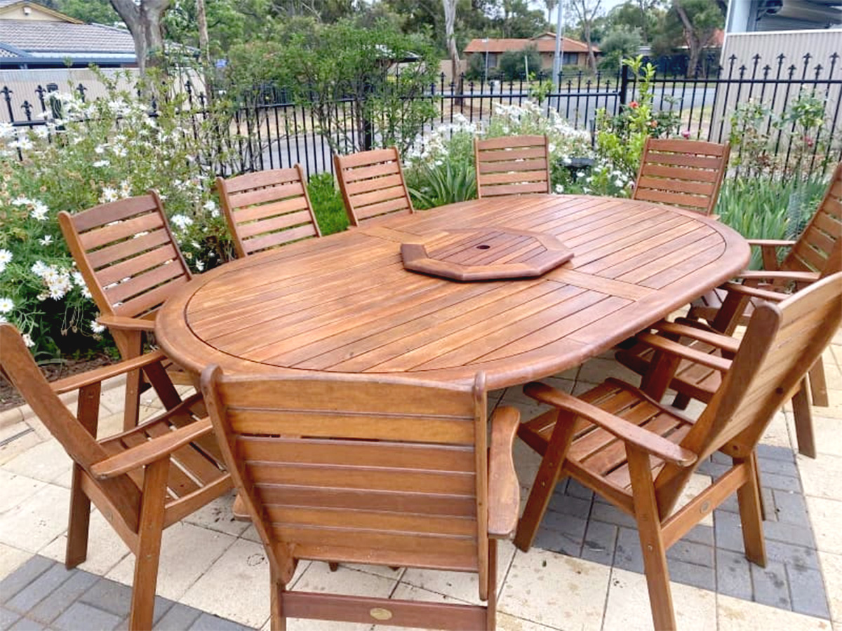 Outdoor dining set